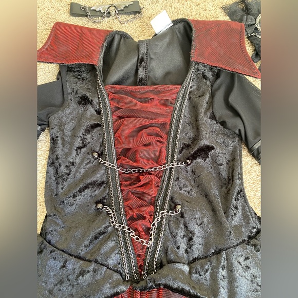 Royal Vampiress Costume - Size Child Medium (8-10) - Picture 5 of 16